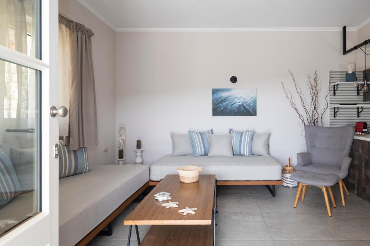 Alma Hills Gialova Apartment Exterior photo