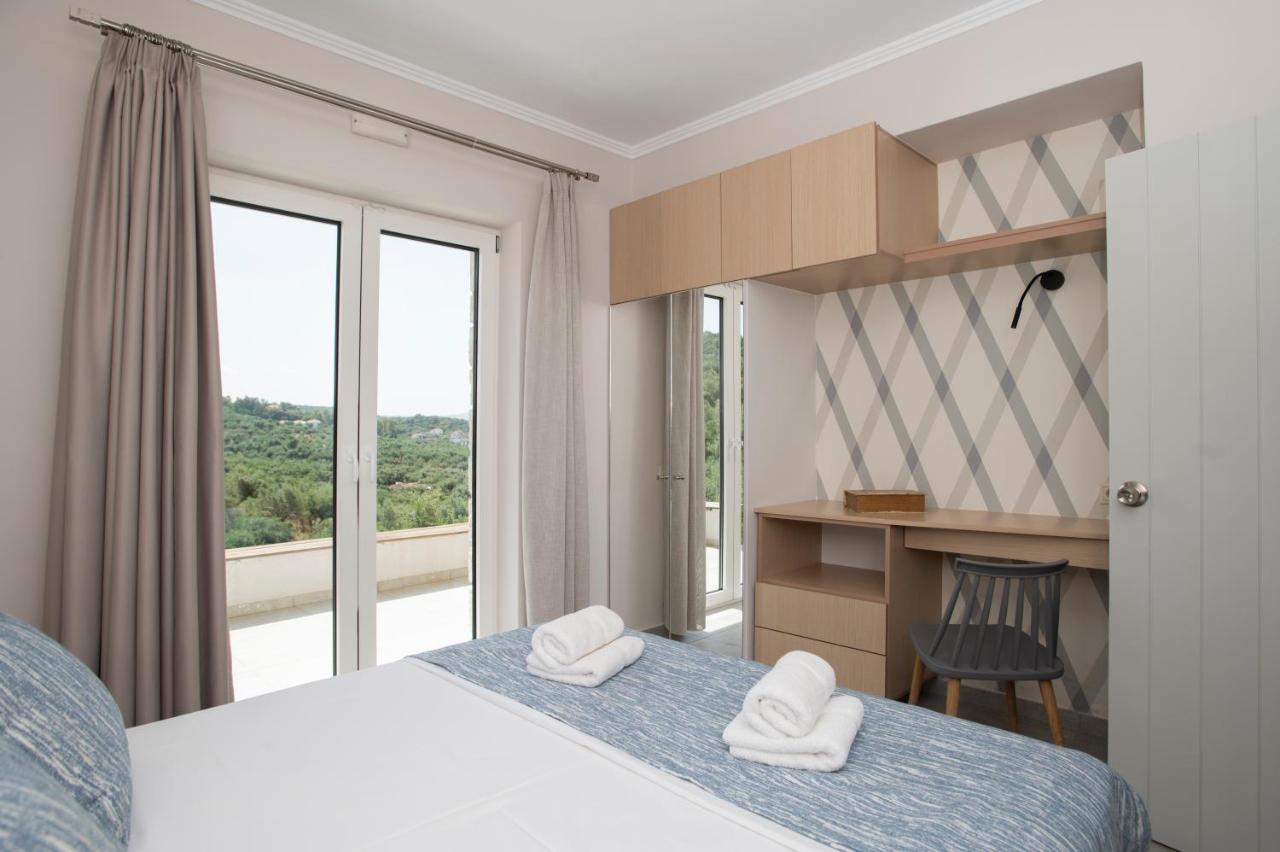 Alma Hills Gialova Apartment Exterior photo