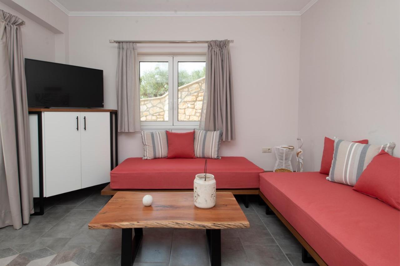Alma Hills Gialova Apartment Exterior photo