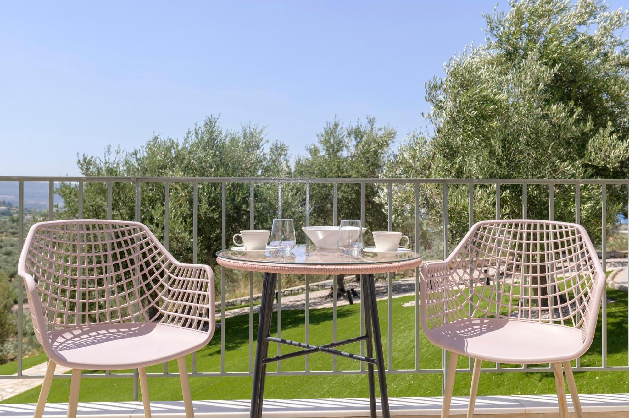 Alma Hills Gialova Apartment Exterior photo