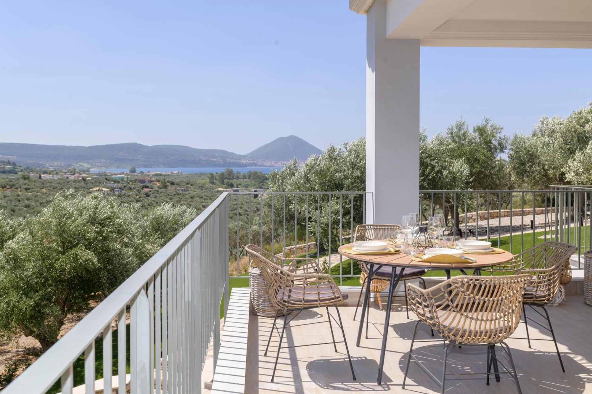 Alma Hills Gialova Apartment Exterior photo